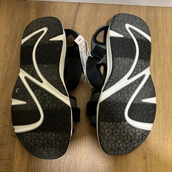 The Children’s Place size 3 black sandals - Picture 3 of 5